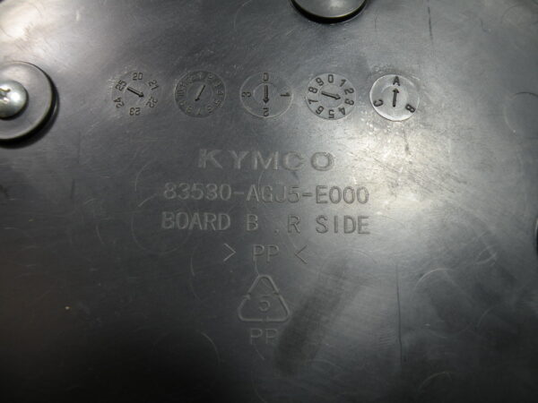 Cache moteur droit KYMCO CV3 4t -2023-