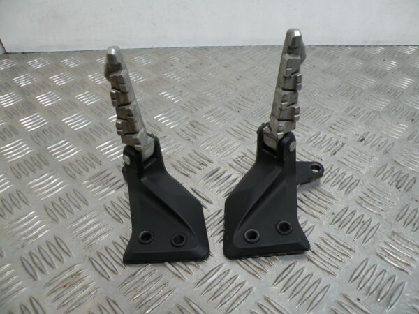 Platine repose pied KYMCO CV3 4t -2023-
