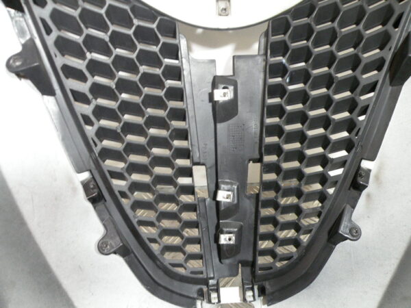 CARÉNGE AVEC GRILLE DE RADIATEUR PIAGGIO MP3 300 YOURBAN 4t -2018-