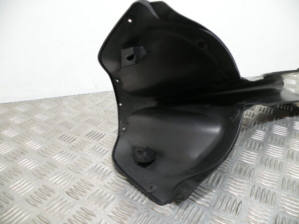 CARÉNAGE LOGEMENT DE ROUE PIAGGIO MP3 300 YOURBAN 4t -2018-