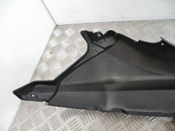 Carénage arrière gauche PIAGGIO MP3 300 4t -2011-