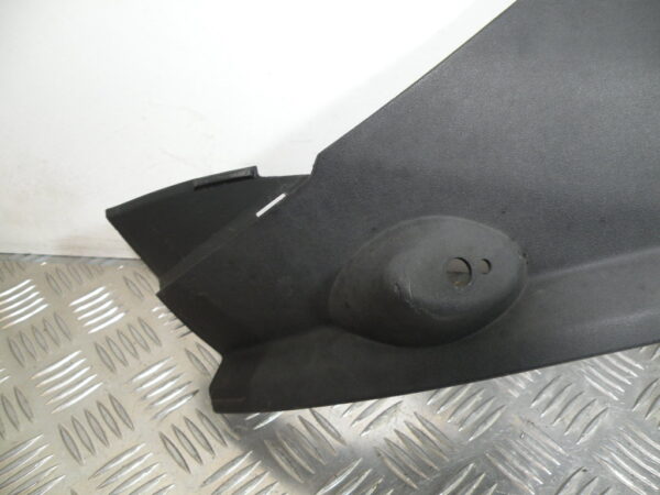 Flanc de selle droit PIAGGIO MP3 300 4t -2011-