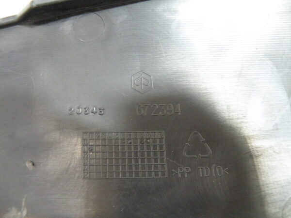 Flanc de selle droit PIAGGIO MP3 300 4t -2011-