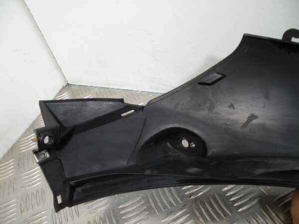 Flanc de selle gauche PIAGGIO MP3 300 4t -2011-