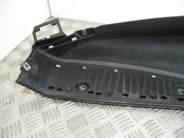 Marche pied gauche PIAGGIO MP3 300 4t -2011-