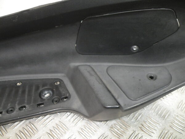 Marche pied gauche PIAGGIO MP3 300 4t -2011-