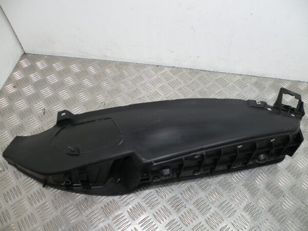 Marche pied gauche PIAGGIO MP3 300 4t -2011-