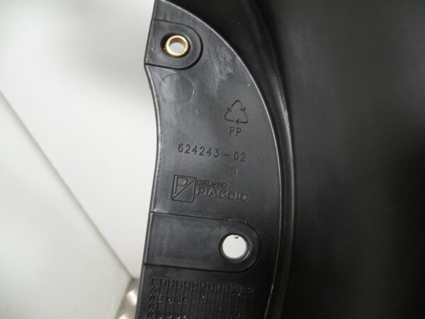 Carénage de trappe à essence PIAGGIO MP3 300 4t -2011-