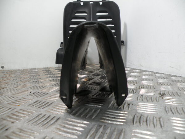 Couvercle de passage de roue PIAGGIO MP3 300 4t -2011-