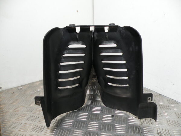 Couvercle de passage de roue PIAGGIO MP3 300 4t -2011-