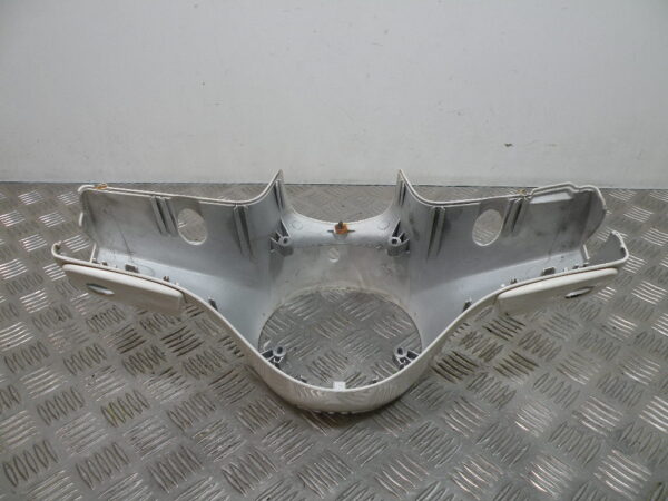 Carénage couvre guidon avant VESPA 300 GTS 4t -2013-