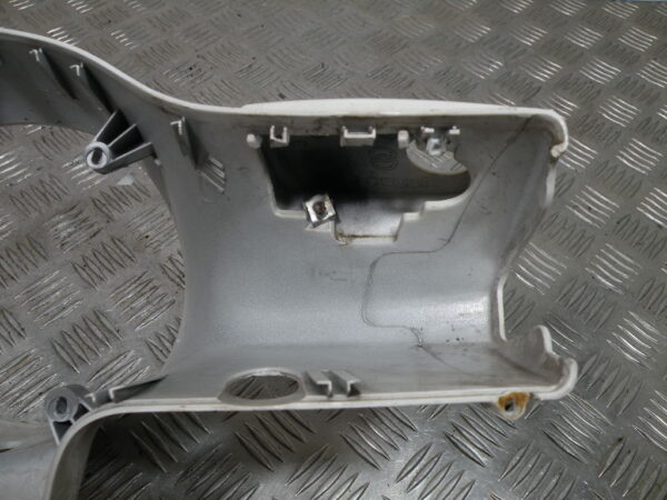 Carénage couvre guidon avant VESPA 300 GTS 4t -2013-