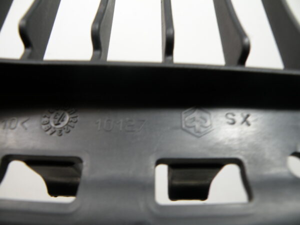 Grille de radiateur gauche VESPA 300 GTS 4t -2013-