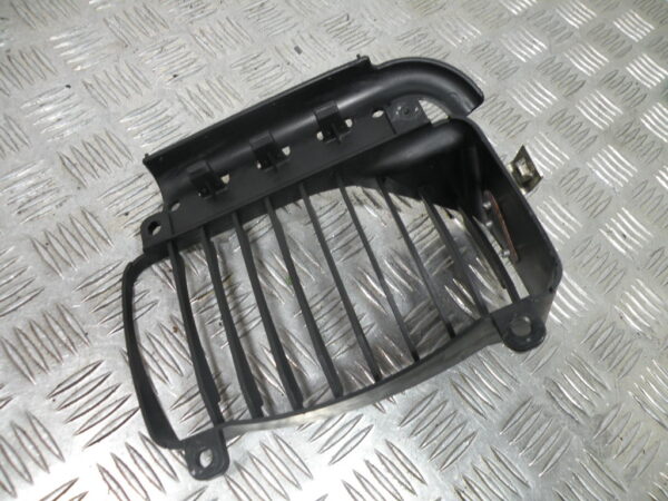 Grille de radiateur droite VESPA 300 GTS 4t -2013-