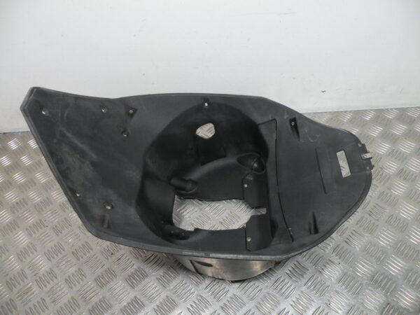 Passage de roue avant APRILIA 50 SR 4t -2011-