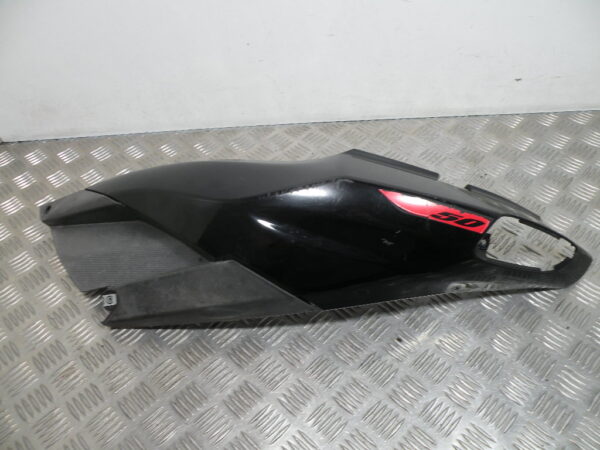 Carénage coque arrière gauche APRILIA 50 SR 4t -2011-