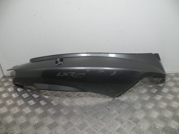 Carénage coque arrière droit PEUGEOT 125 LXR 4t -2010-