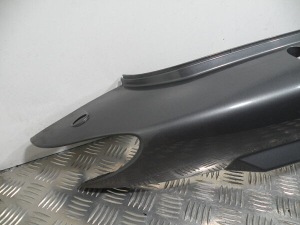 Carénage coque arrière droit PEUGEOT 125 LXR 4t -2010-