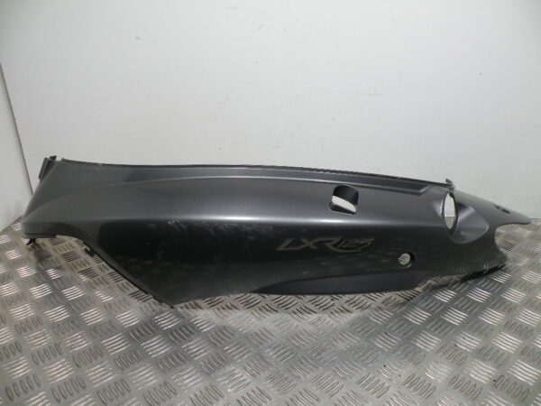 Carénage coque arrière gauche PEUGEOT 125 LXR 4t -2010-