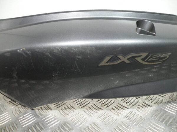 Carénage coque arrière gauche PEUGEOT 125 LXR 4t -2010-