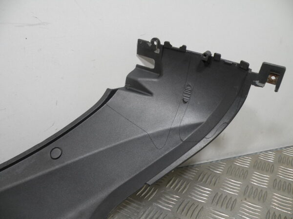 Carénage coque arrière gauche PEUGEOT 125 LXR 4t -2010-