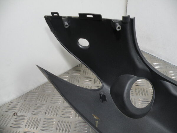 Carénage coque arrière gauche PEUGEOT 125 LXR 4t -2010-