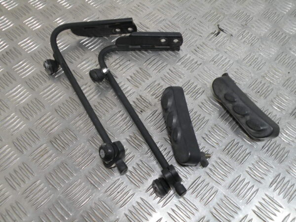 Support pare brise PEUGEOT 125 LXR 4t -2010-