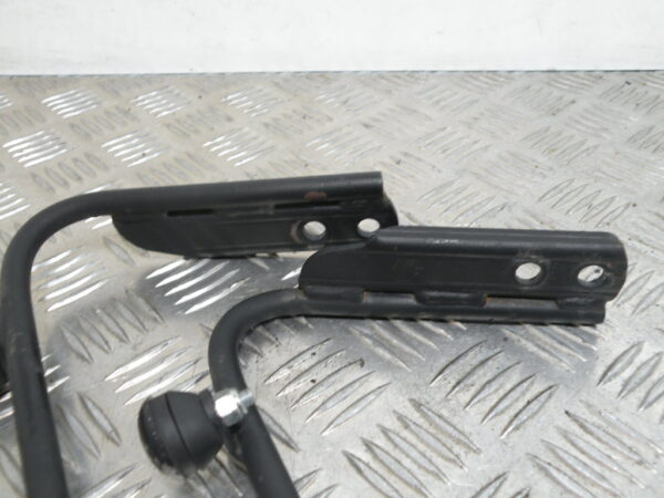 Support pare brise PEUGEOT 125 LXR 4t -2010-