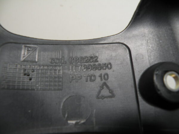 Cache latéral PIAGGIO MP3 300 LT YOURBAN 4t -2013-
