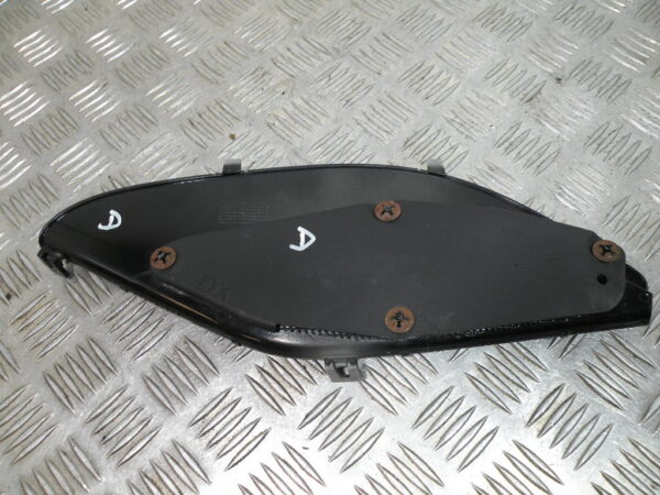 Cache latéral droit PIAGGIO MP3 300 LT YOURBAN 4t -2013-