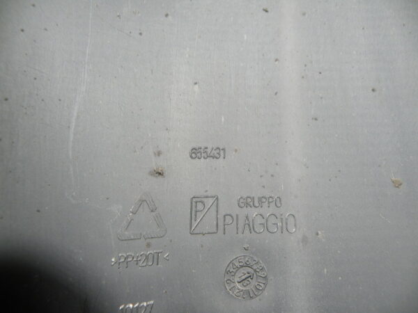 Garde boue arrière PIAGGIO MP3 300 LT YOURBAN 4t -2013-
