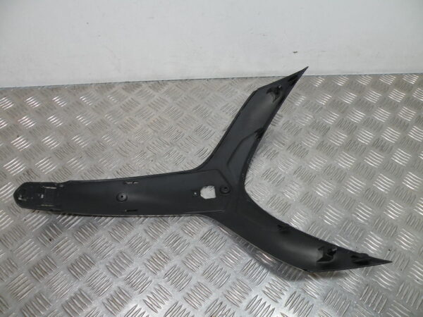 Carénage central avant PIAGGIO MP3 300 LT YOURBAN 4t -2013-