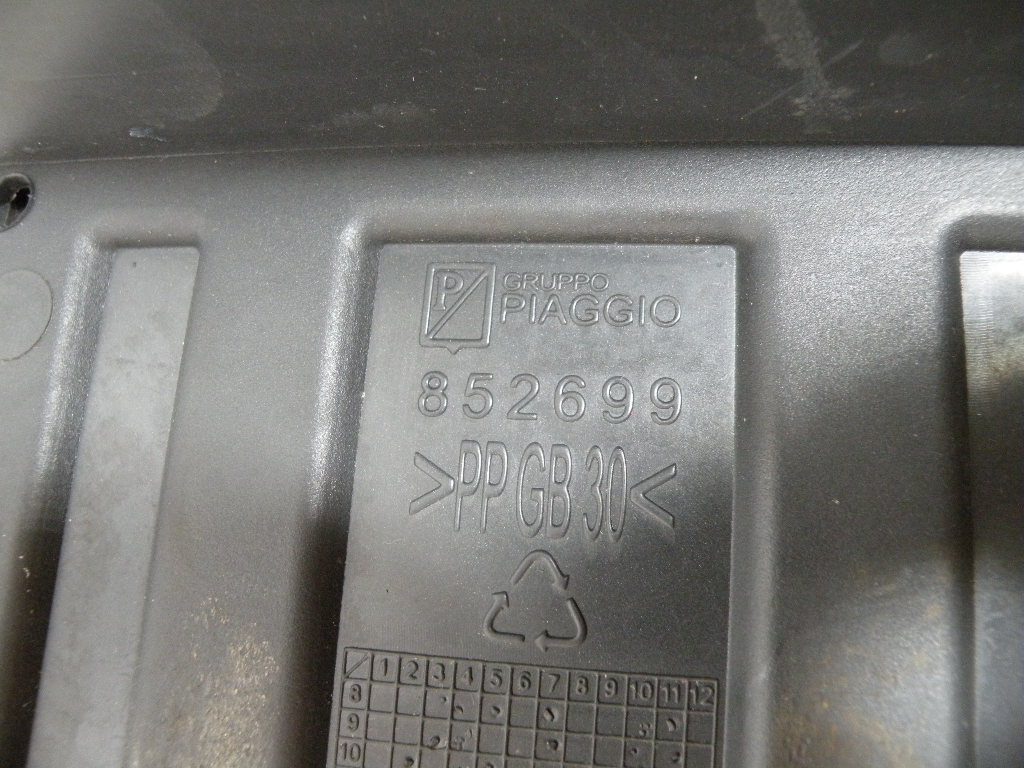 Coffre sous selle APRILIA SR 50 2t -2017-