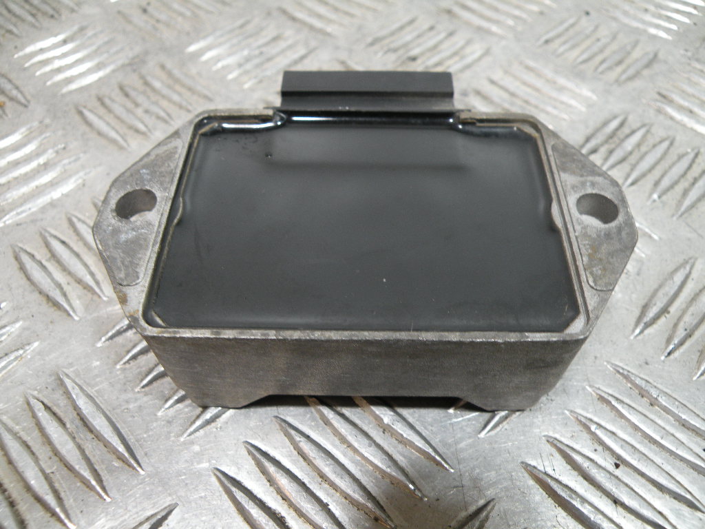 Régulateur de tension APRILIA SR 50 2t -2017-