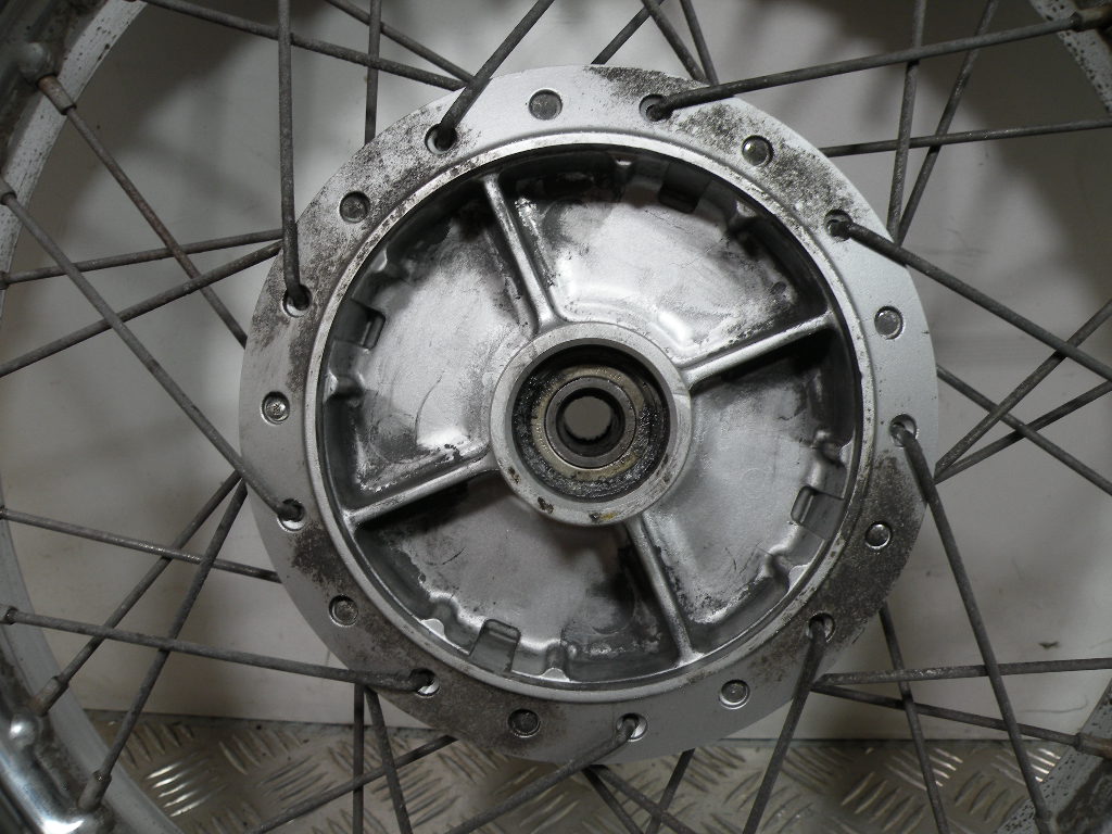 Roue arrière SUZUKI 125 GN 4t -1998-