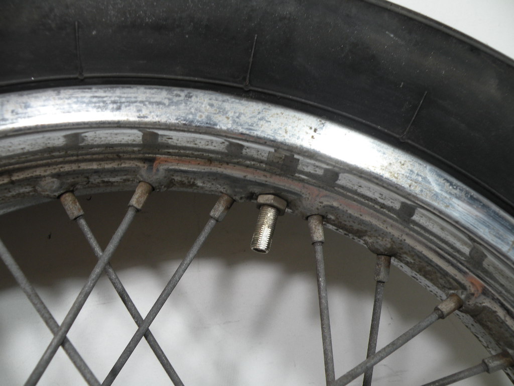 Roue arrière SUZUKI 125 GN 4t -1998-