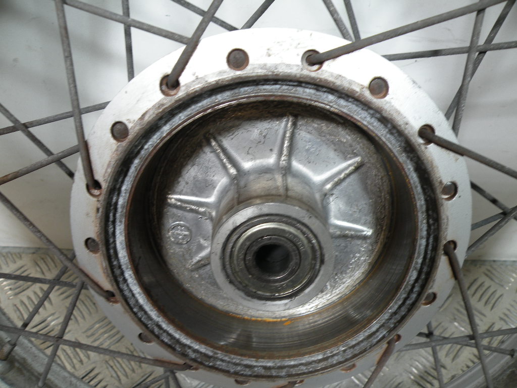 Roue arrière SUZUKI 125 GN 4t -1998-