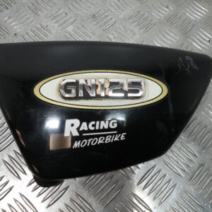 Carénage latéral gauche SUZUKI 125 GN 4t -1998-