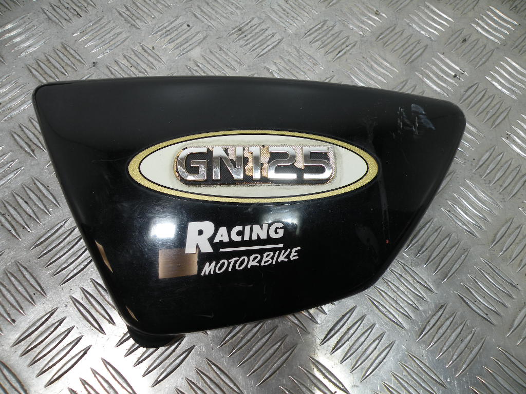 Carénage latéral gauche SUZUKI 125 GN 4t -1998-