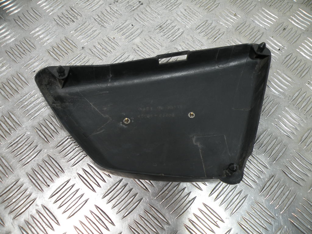 Carénage latéral gauche SUZUKI 125 GN 4t -1998-