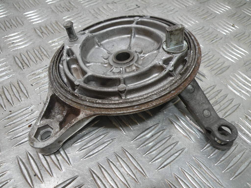 Flasque de frein arrière SUZUKI 125 GN 4t -1998-