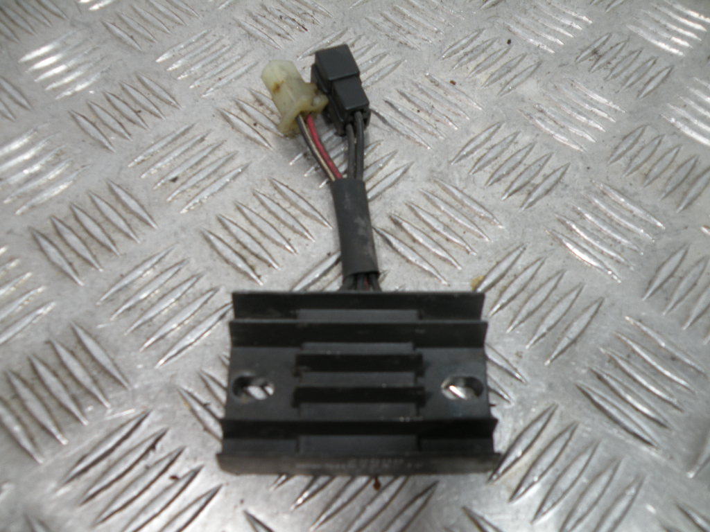 Régulateur de tension SUZUKI 125 GN 4t -1998-
