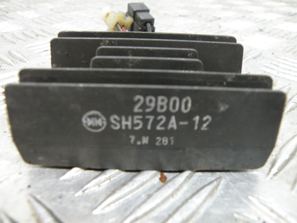 Régulateur de tension SUZUKI 125 GN 4t -1998-