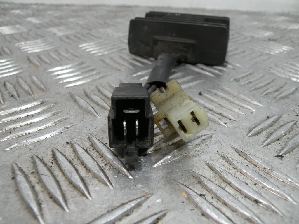 Régulateur de tension SUZUKI 125 GN 4t -1998-