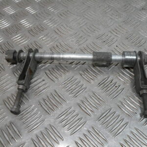 Axe de roue arrière SUZUKI 125 GN 4t -1998-