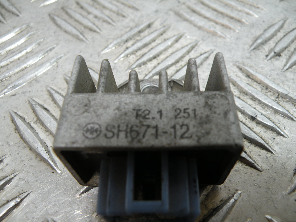 Régulateur de tension YAMAHA 125 DTR 2T -2003-
