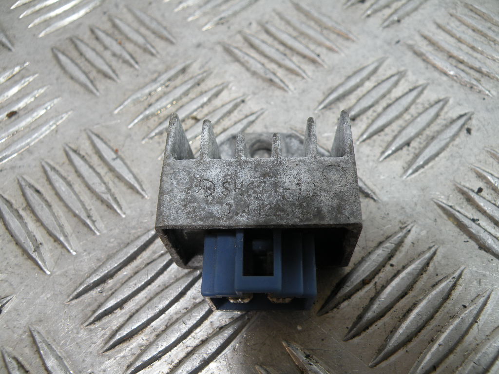 Régulateur de tension MBK 50 STUNT 2t -2014-