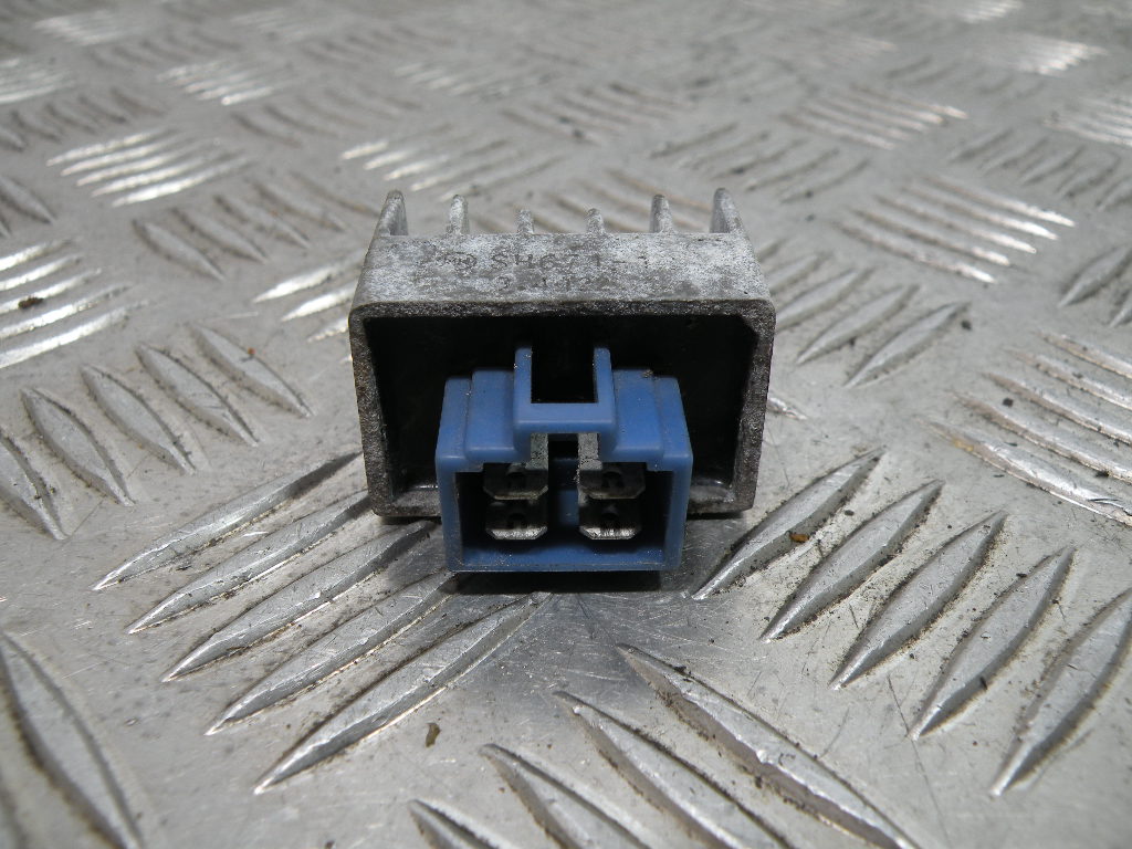 Régulateur de tension MBK 50 STUNT 2t -2014-