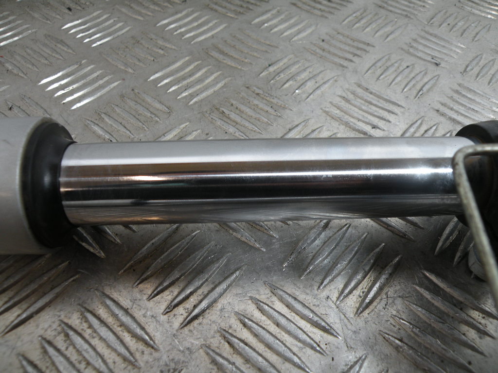 Fourche YAMAHA 125 YBR 4t -2010-