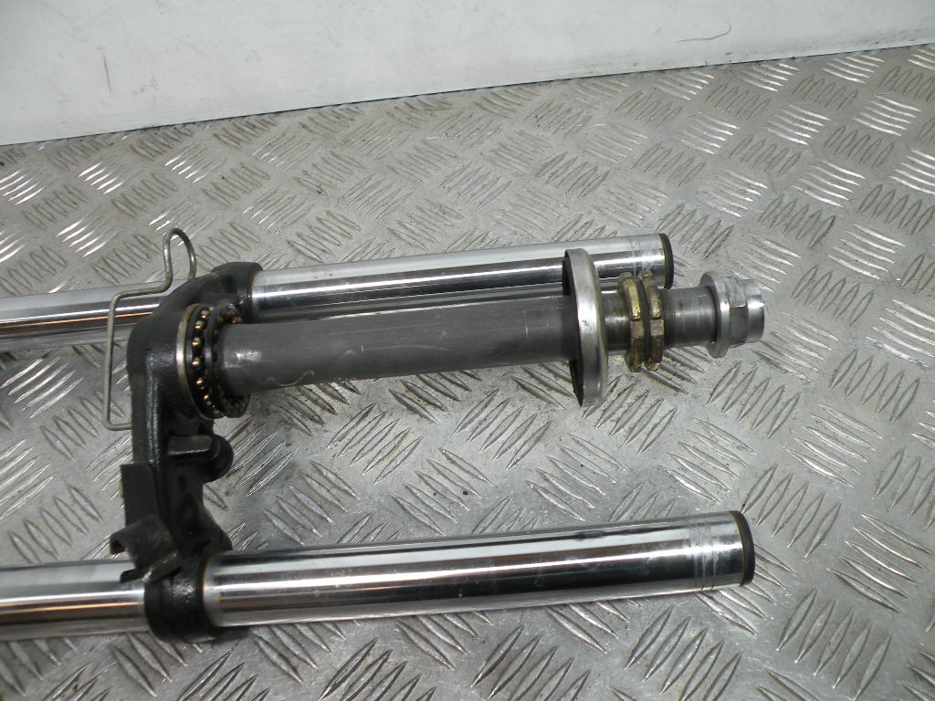 Fourche YAMAHA 125 YBR 4t -2010-
